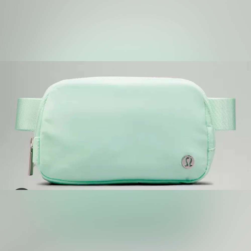 ***NEW*** Lululemon Everywhere Belt Bag - Mint Moment